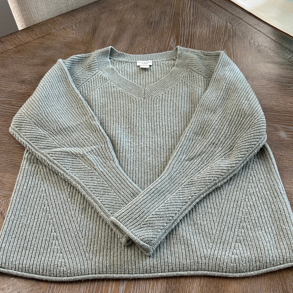 Club Monaco Gray Cashmere Sweater